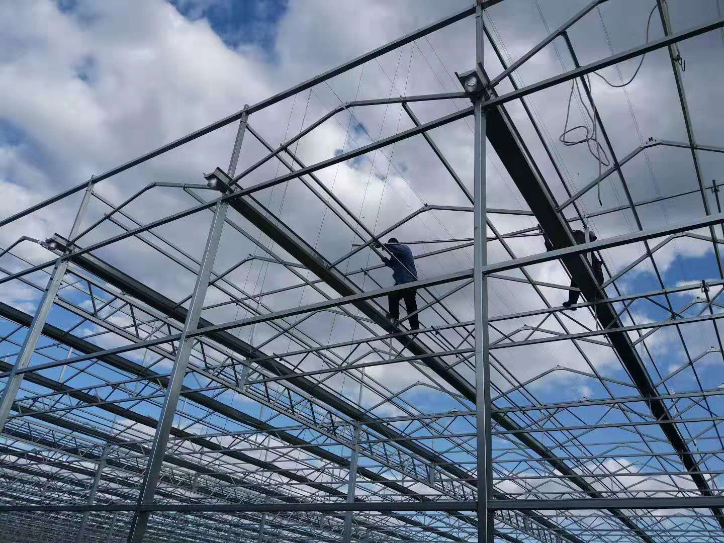 為什么要提前在板材上鉆孔？